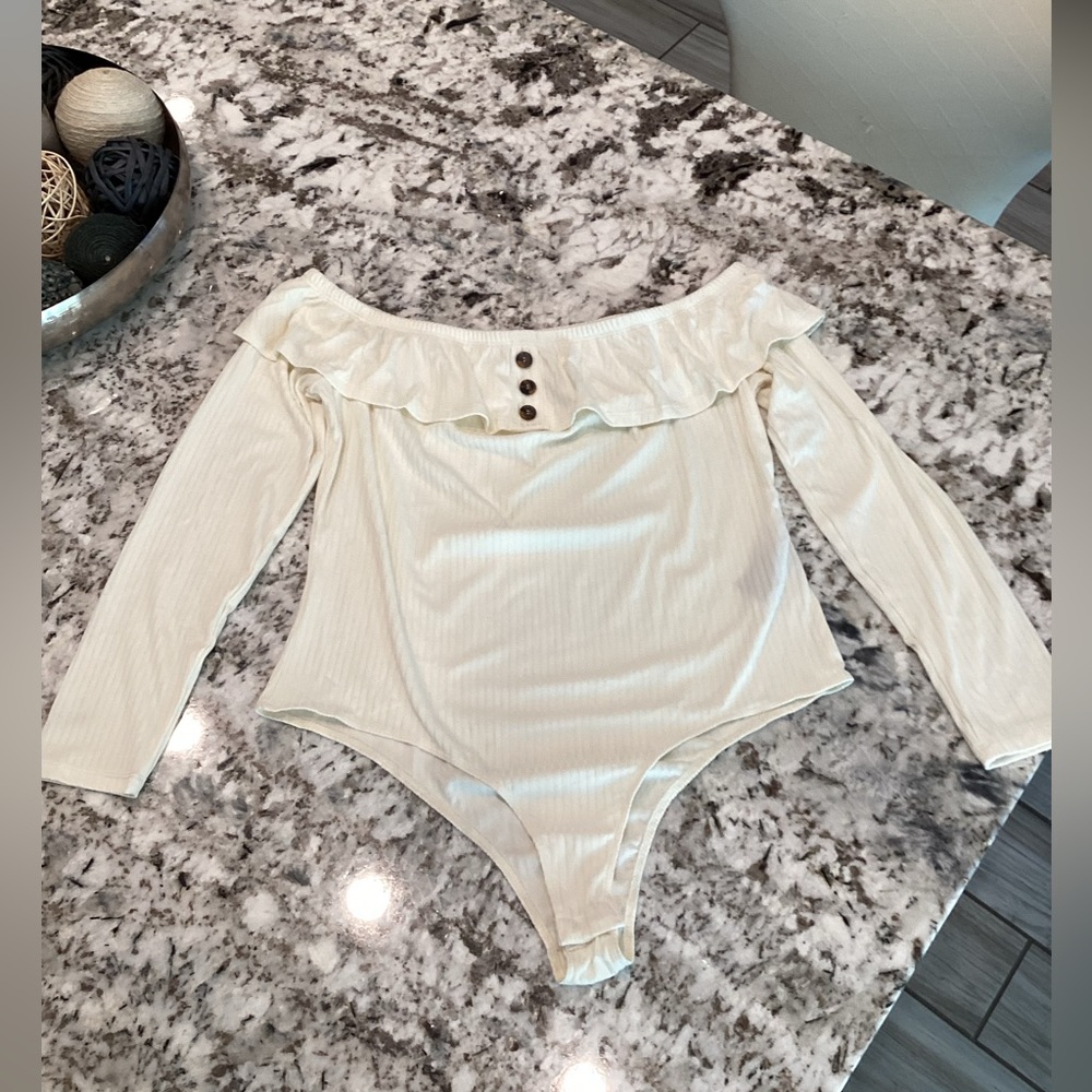 Discreet, XL, cream bodysuit